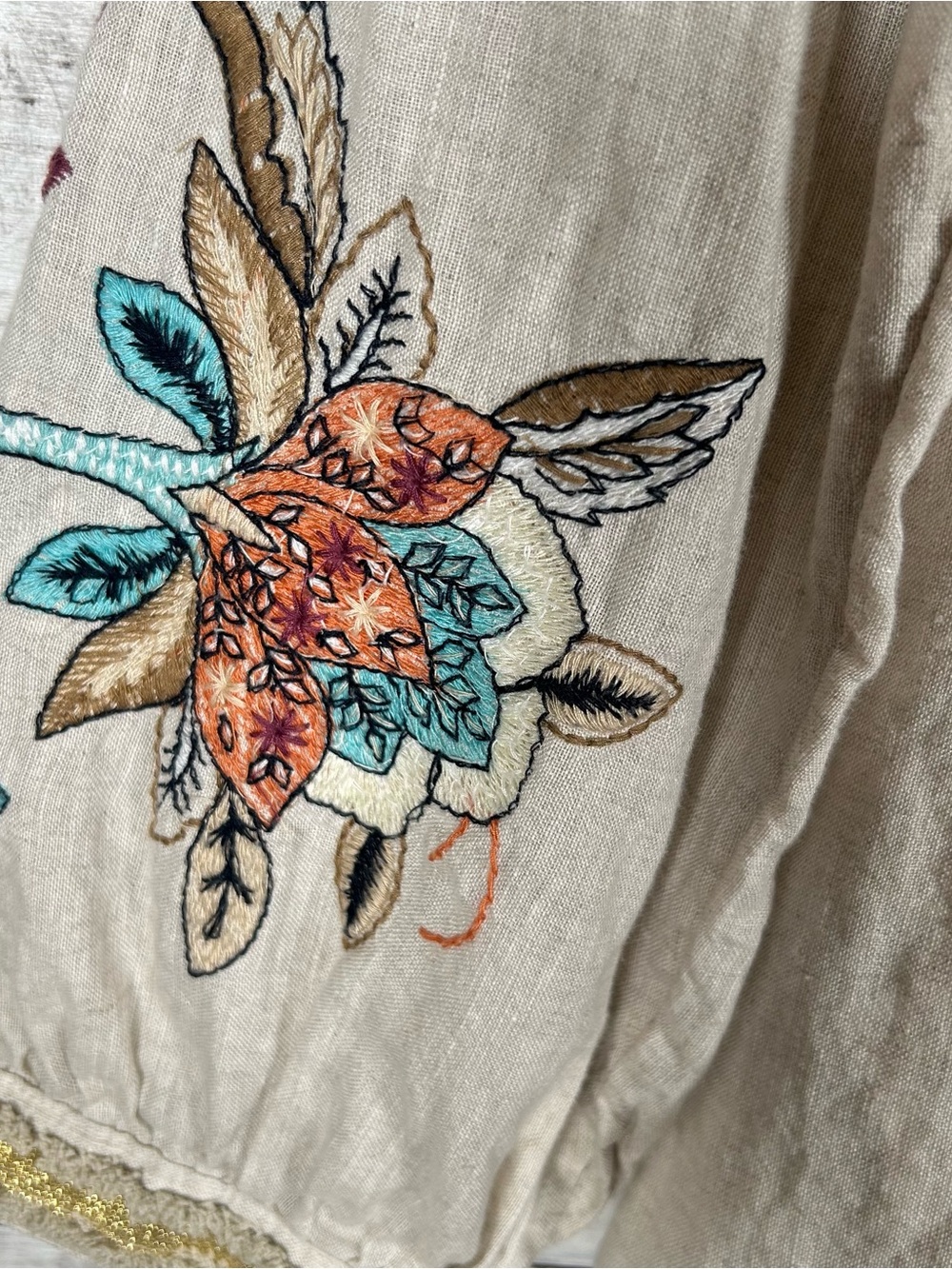 Chico’s 100% Linen Embroidered Boho Blouse Oatmeal Metallic Trim 3.5 XL - Picture 7 of 9